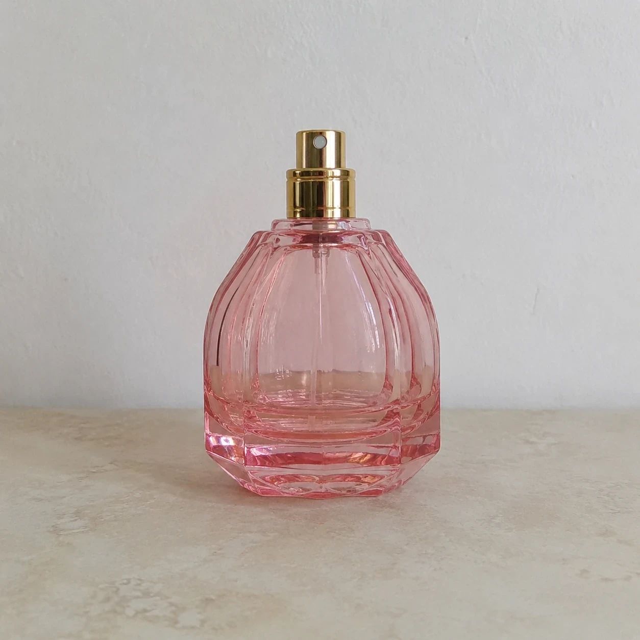 Perfume shadow generation source image
