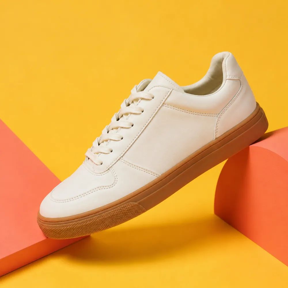 Sneaker with a campaign background color